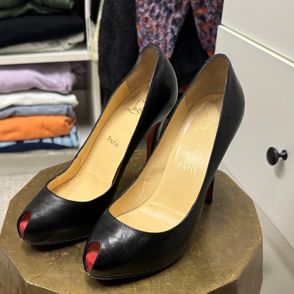 Christian loubountin Elegant Black Peep-Toe Heels
